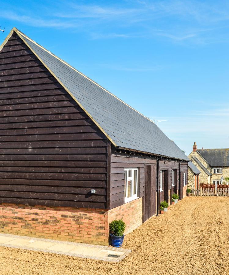 Buttercup Cottage At The Old Tractor Barn Brackley  Buitenkant foto